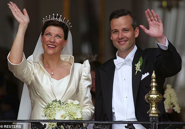 Putri Martha Louise dari Norwegia merupakan anak tertua dan anak perempuan satu-satunya dari Raja Harald V dan Ratu Sonja. Martha melepas hak-hak istimewanya sebagai anggota kerajaan pada 2002 dan memilih menghidupi dirinya sendiri. Kini Martha aktif sebagai penasihat spiritual. Foto: Reuters via Daily Mail