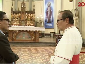 Patung Bunda Maria Berkebaya di Gereja Katedral Jakarta
