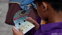 Gerhana Matahari Cincin akan melintasi Indonesia pada Kamis (26/12/2019) dari sekitar pukul 10.00-15.00 WIB. Beberapa daerah akan mendapatkan 100 persen Gerhana Matahari Cincin dan sisa daerah Indonesia lainnya akan mendapatkan Gerhana Matahari Sebagian dengan intensitas 40-90 persen.