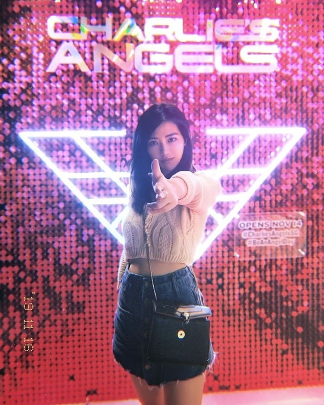 Penyanyi berusia 28 tahun ini ditemukan meninggal karena bunuh diri pada Minggu (22/12/2019). Tiga jam sebelum Samantha meninggal, ia berbagi video ke Facebooknya yang berbicara tentang depresinya. Foto: Instagram