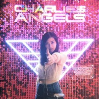 Penyanyi berusia 28 tahun ini ditemukan meninggal karena bunuh diri pada Minggu (22/12/2019). Tiga jam sebelum Samantha meninggal, ia berbagi video ke Facebooknya yang berbicara tentang depresinya. Foto: Instagram