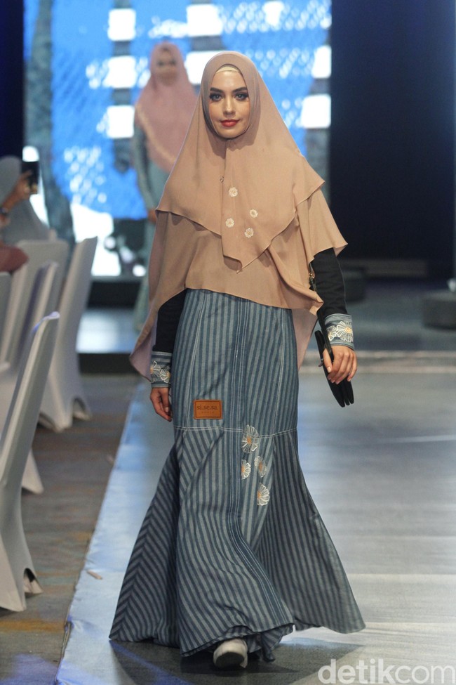 Fashion show Si.Se.Sa menampilkan koleksi busana muslim untuk liburan yang berkonsep syari di InterContinental Hotel Jakarta, Selasa [3/12/2019]. Foto: Mohammad Abduh/Wolipop
