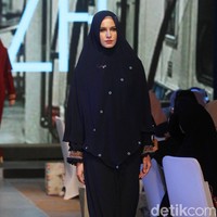 Fashion show Si.Se.Sa menampilkan koleksi busana muslim untuk liburan yang berkonsep syari di InterContinental Hotel Jakarta, Selasa [3/12/2019]. Foto: Mohammad Abduh/Wolipop