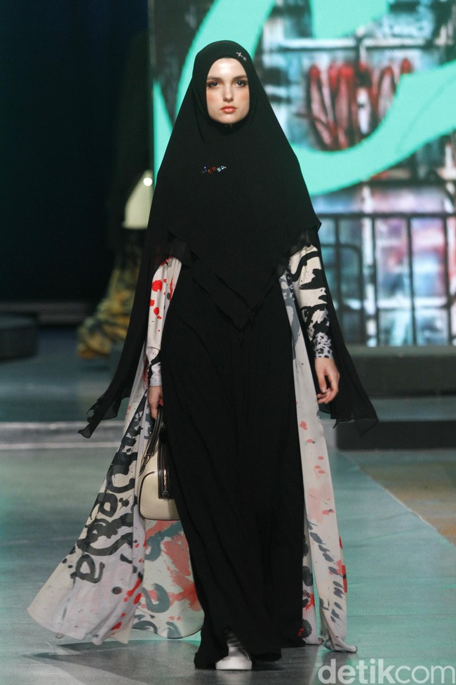 Fashion show Si.Se.Sa menampilkan koleksi busana muslim untuk liburan yang berkonsep syari di InterContinental Hotel Jakarta, Selasa [3/12/2019]. Foto: Mohammad Abduh/Wolipop