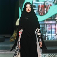 Fashion show Si.Se.Sa menampilkan koleksi busana muslim untuk liburan yang berkonsep syari di InterContinental Hotel Jakarta, Selasa [3/12/2019]. Foto: Mohammad Abduh/Wolipop