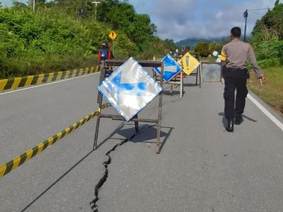 Waduh! Jalan di Perbatasan Entikong Retak