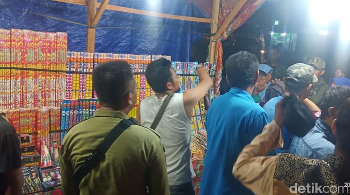 Penertiban Pedagang Kembang Api Jelang Tahun Baru di Palu Nyaris Ricuh