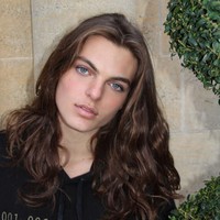 Untuk remaja laki-laki, fitur wajah Damian bisa dibilang cantik. Ia pun punya gaya androgini, yakni memiliki gaya feminin sekaligus maskulin. Foto: dok. Instagram