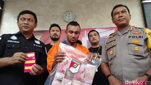 WN Malaysia Pembobol ATM di Makassar Sindikat Skimming, Ratusan Juta Disita
