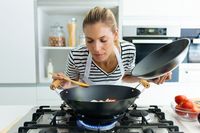 Para Wanita Ungkap Kebiasaan Makan Super Hemat di Tahun 2019