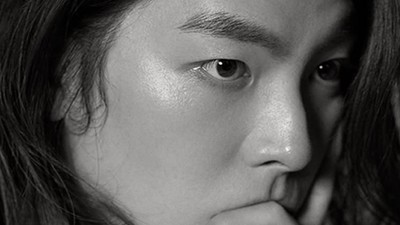 Bikin Deg-degan, Potret Tampan Kim Woo Bin Bergaya dengan Rambut Gondrong