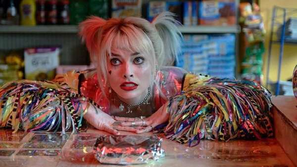 Melihat Penampilan Terbaru Margot Robbie di Birds of Prey Melihat Penampilan Terbaru Margot Robbie di Birds of Prey