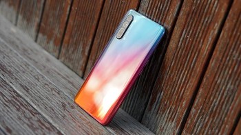 Reno3 dibekali dapur pacunya Mediatek 1000L 5G. Foto: Sina Mobile