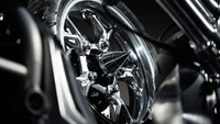 Modifikasi yang dilakukan Stanislaw dan tim sebagian besar memang fokus pada perombakan bodi. Modifikasi ini pun menonjolkan sasis teralis Niken yang terekspos jelas. Selain itu beberapa komponen aftermarket disematkan untuk mengganti komponen standar.Foto: ultimatemotorcycling