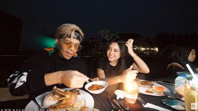 Makin Lengket! Manisnya Atta Halilintar saat Makan Bareng Aurel Hermansyah