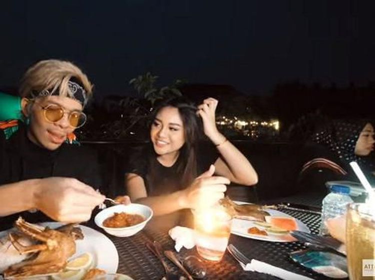 Makin Lengket! Manisnya Atta Halilintar saat Makan Bareng Aurel Hermansyah