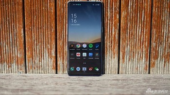 Oppo Reno3 5G menjalankan ColorOS 7 serta dilengkapi sensor sidik jari di layar, speaker Dolby Atmos dan NFC. Foto: Sina Mobile