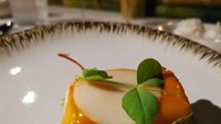 Di Bulgari Hotels yang merupakan milik keluarganya, Mita mencicip makanan Italia dengan sentuhan Thailand. Semua sajian ini dibuat oleh chef profesional. Foto: Instagram mitasoedarjo