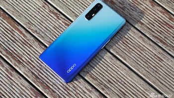 Dapur pacunya Snapdragon 765G. Ada dua opsi yang ditawarkan Oppo, yakni RAM 8 GB / ROM 128 GB dan RAM 12 GB/ ROM 256 GB. Foto: Sina Mobile