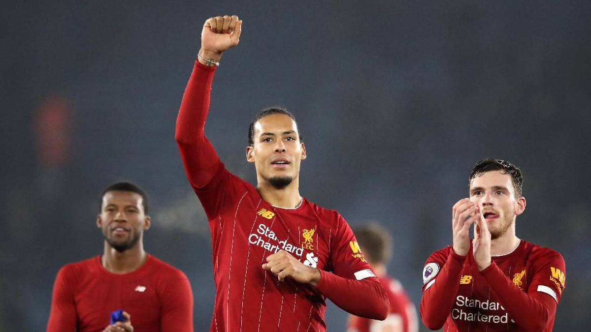Virgil van Dijk dipilih Vincent Kompany sebagai bek terbaik dalam sejarah Premier League. (Foto: Photo by Alex Pantling/Getty Images)