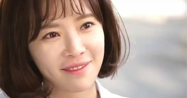 Pada hari ulang tahunnya, dia hanya mengunggah foto yang ternyata bagus dan untuk berbagi bagaimana yang dia lakukan untuk pertama kalinya dalam beberapa saat. Tidak masuk akal bahwa seorang aktris yang saat ini sedang syuting dituduh melakukan operasi plastik. Banyak pendapat mungkin muncul dari kegembiraan melihat aktris untuk pertama kalinya dalam beberapa waktu, tetapi kami akan memantau komentar jahat spekulatif untuk mengambil tindakan hukum, ungkap agensi Hwang Jung Eum. Foto: Instagram