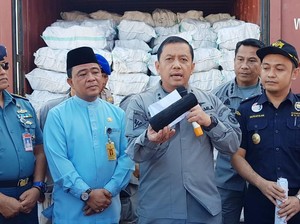 Bakamla Gagalkan 3 Kontainer Arang Ilegal Tujuan Singapura dan China