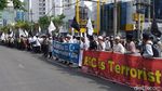 Potret Massa Bela Uighur Kepung Konjen China di Surabaya