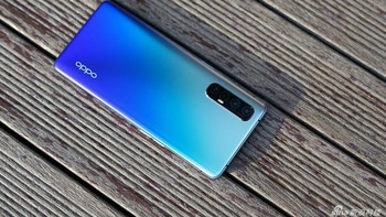 Baterai yang disematkan Oppo di ponsel ini berkapasitas 4.025 mAh yang dilengkapi pengisian cepat VOOC 4.0 30W. Foto: Sina Mobile