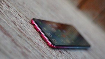 Baterai yang disematkan Oppo di ponsel ini berkapasitas 4.025 mAh yang dilengkapi pengisian cepat VOOC 4.0 30W. Foto: Sina Mobile