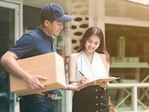 Cara Aman Terima dan Kirim Paket agar Terhindar COVID-19