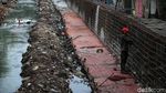 Tanggul, Bentengi Kampung Rawa Johar Baru dari Banjir
