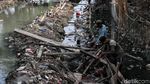 Tanggul, Bentengi Kampung Rawa Johar Baru dari Banjir
