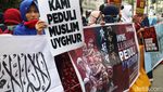 Potret Massa Bela Uighur Kepung Konjen China di Surabaya