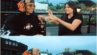 Duh romantisnya Atta dan Aurel saat saling menyuapi satu sama lain, ketika makan bersama. Foto: YouTube/Instagram