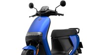 eScooter, skuter listrik ini dikatakan akan mampu mencapai topspeed hingga 100km/jam dan mampu berlari sejauh 124 mile atau setara dengan 200 km. Soal desain, skuter listrik ini dikatakan memiliki desain layaknya skuter konvensional. Sebut saja dengan memiliki bagasi untuk bisa menaruh helm full size, disc brake pada bagian roda depan dan belakang, lampu LED. Namun yang lebih membuat spesial, skuter listrik ini memiliki teknologi terbaik dalam keseimbangan. Motor ini akan mampu berdiri sendiri tanpa menggunakan standar. Foto: Pool (MCN)