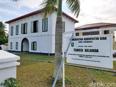 Mengunjungi Bangunan Cagar Budaya di Siak Riau