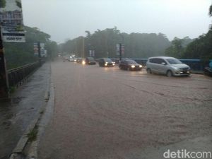 Hujan Deras di Depok, Jalan dan Jembatan Tergenang Air