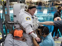 Intip Latihannya Astronot NASA yang Akan Terbang ke Bulan dan Mars