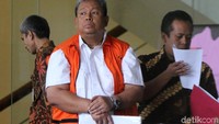 Tersangka mantan Direktur Utama Perum Jasa Tirta II Djoko Saputro tiba di gedung KPK untuk jalani pemeriksaan lanjutan.