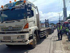 Ada Temuan Benda Mirip Dinamit, Trans Sulawesi Barru Arah Makassar Macet
