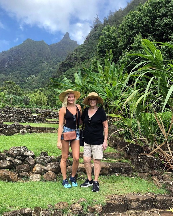 Di Hawaii, gadis berusia 25 tahun ini juga liburan ke Limahuli Garden and Preserve yang asri dan hijau. (Instagram/@sierrablaircoyl) Di Hawaii, gadis berusia 25 tahun ini juga liburan ke Limahuli Garden and Preserve yang asri dan hijau. (Instagram/@sierrablaircoyl)