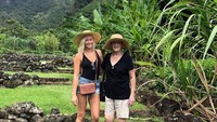 Di Hawaii, gadis berusia 25 tahun ini juga liburan ke Limahuli Garden and Preserve yang asri dan hijau. (Instagram/@sierrablaircoyl)
