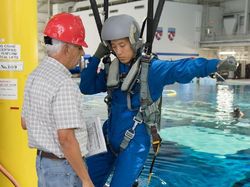 Intip Latihannya Astronot NASA yang Akan Terbang ke Bulan dan Mars