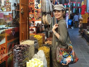 Liburan di Dubai, Tas Louis Vuitton Najwa Shihab Bikin Netizen Salfok