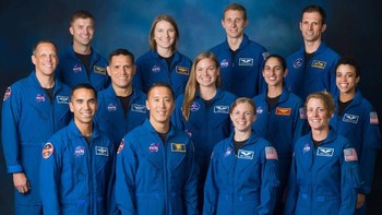 NASA baru saja mengenalkan 11 calon astronot untuk program Artemis yang bertujuan mendaratkan astronot di Bulan pada tahun 2024. Foto: NASA/Bill Stafford