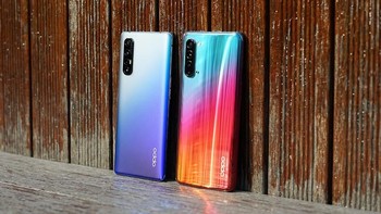 Oppo Reno3 Pro (kiri) dan Reno3 (kanan). Foto: Sina Mobile