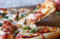 Bukan Mencuri, Pria Ini Bobol Apartemen untuk Masak dan Makan Pizza