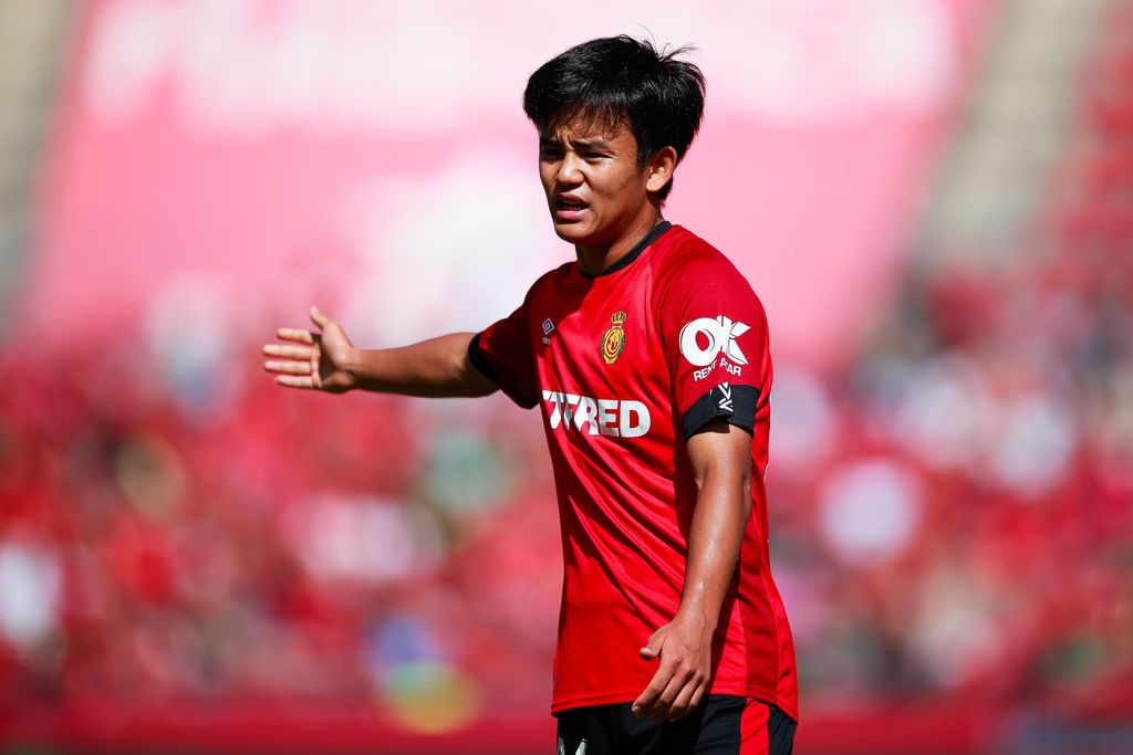 takefusa kubo real mallorca liga spanyol laliga MALLORCA, SPAIN - OCTOBER 06: Takefusa Kubo of RCD Mallorca make orders to his teammates during the Liga match between RCD Mallorca and RCD Espanyol at Iberostar Estadi on October 06, 2019 in Mallorca, Spain. (Photo by Eric Alonso/Getty Images)