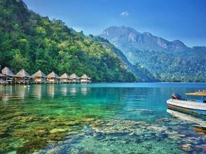 Media Asing Banding-bandingkan Pantai Ora dan Bali, Terawat dan Tidak Terawat