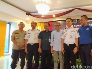 Tahun Baruan di Ibu Kota? Jalan-jalan Naik TransJakarta Saja